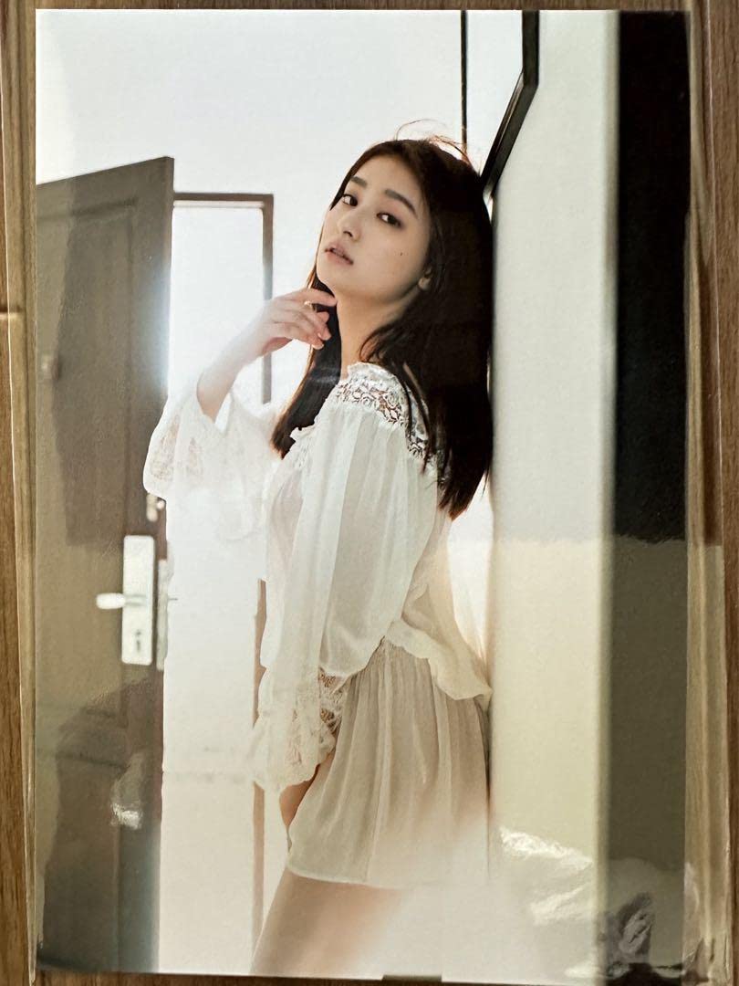 吉川愛　直筆　公式生写真 直筆サイン入り『off』 吉川愛 写真集 - メルカリ