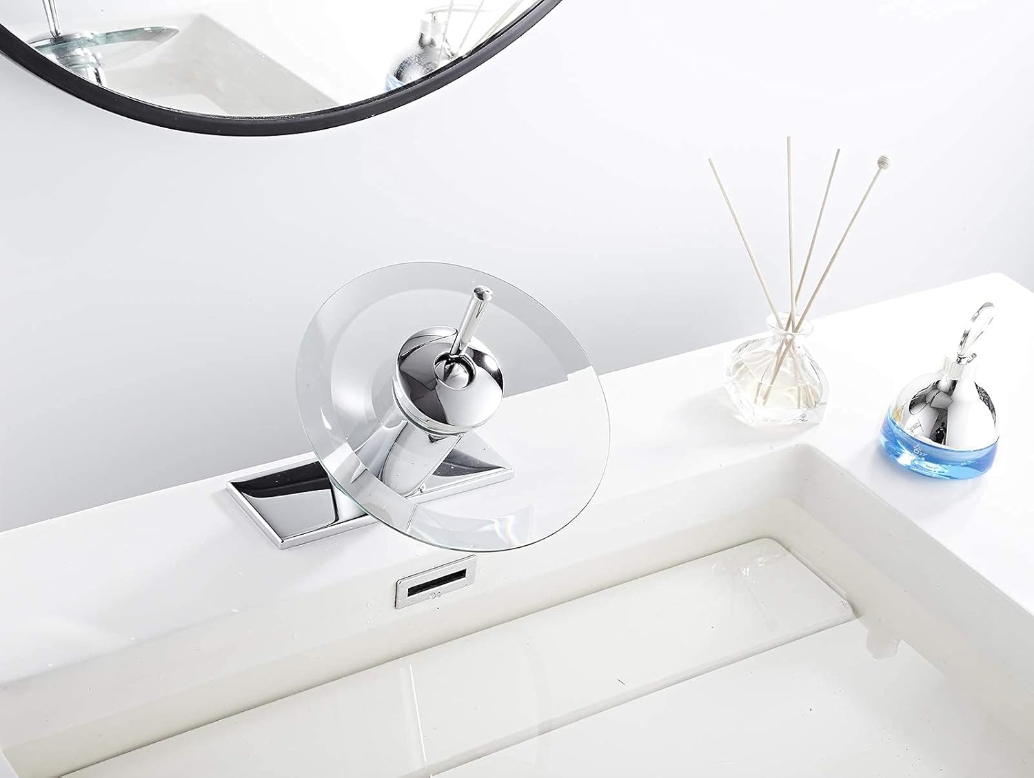 Chrome Bathroom Faucet Waterfall Glass Spout Single Handle Bathroom Sink Faucet One Hole Lavatory Basin Sink Mixer Tap Modern Deck Mount Plumbing Fixtures Unique Designer Matching Drain with Overflow