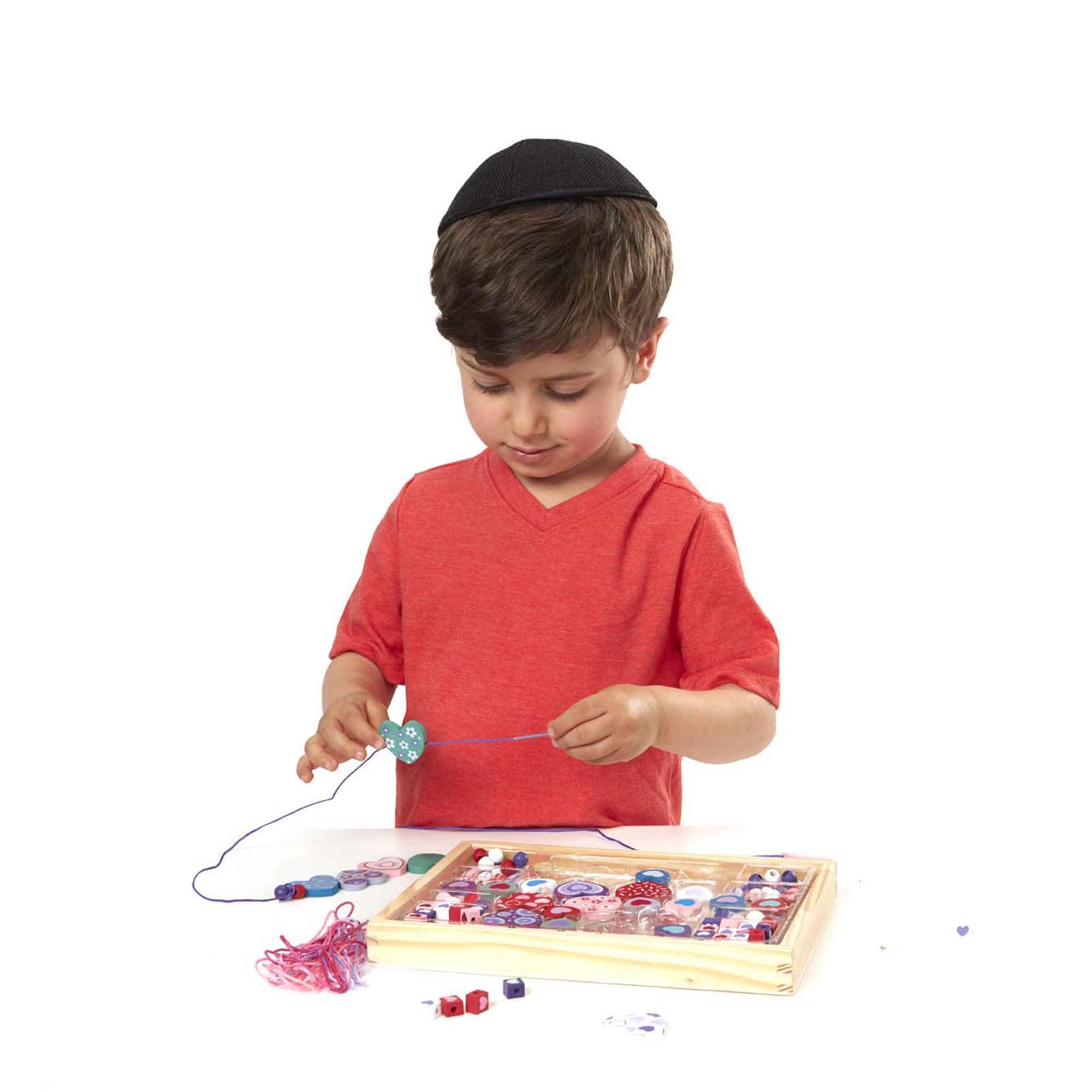 Melissa & Doug Perline per Braccialetti e Collane - Cuoricini, Kit Fai Da Te Perline, Idee Regalo per Bambine e Bambini, In Legno, 5+ Anni