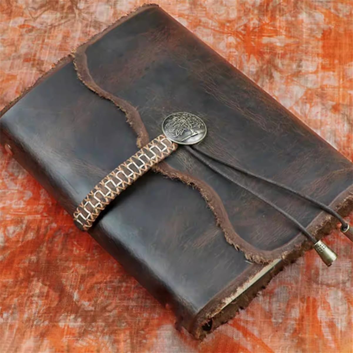 Handgemachtes Leder-Journal mit Lebensbaum-Prägung – Vintage Umschlagverschluss – Retro-Antik Stil Skizzenbuch for Männer & Frauen – Ideal zum Schreiben, Reisen, Poesie & als Geschenk(B,A4)