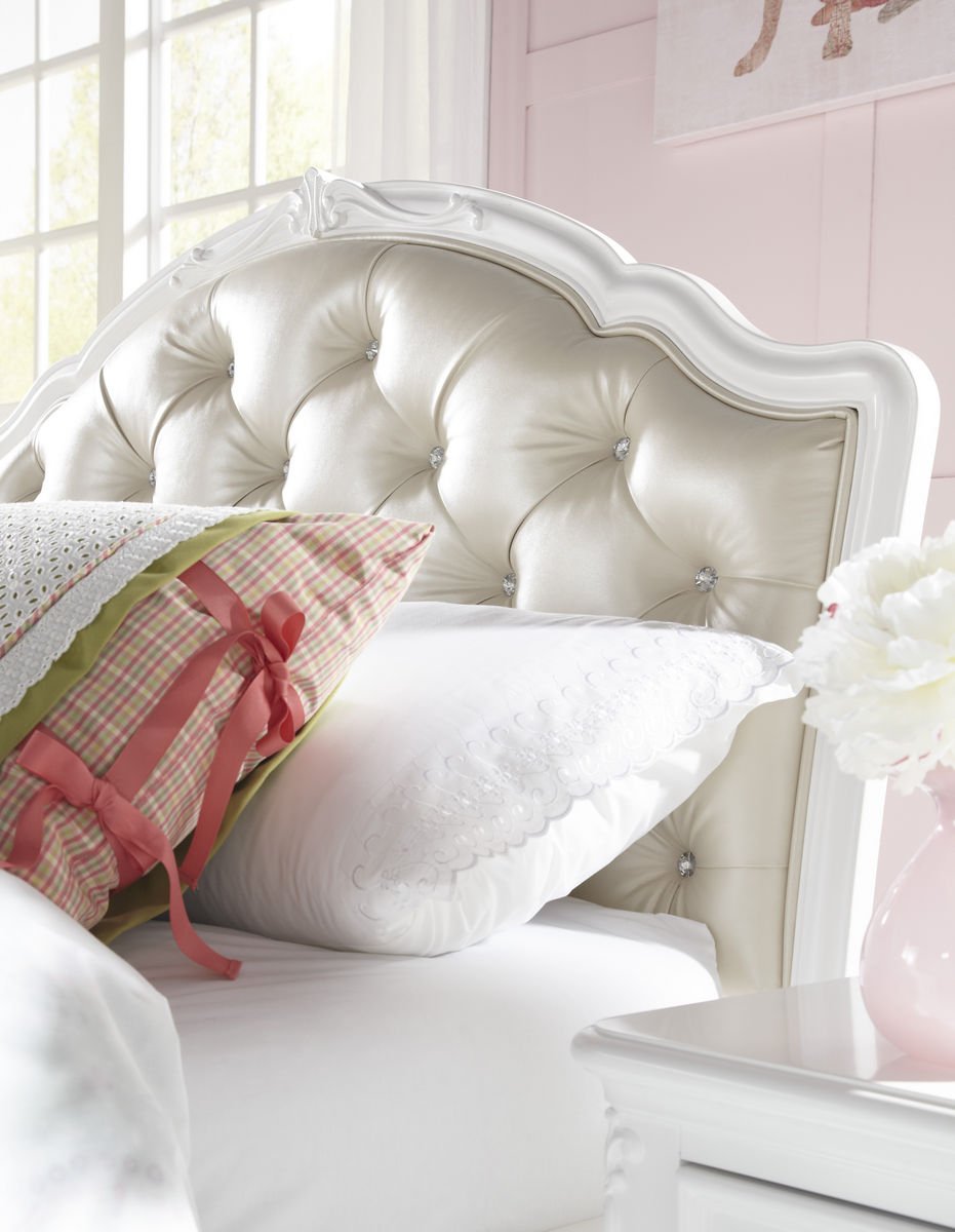 Samuel Lawrence Furniture Sweetheart Upholstered Bed in White-Full - Full