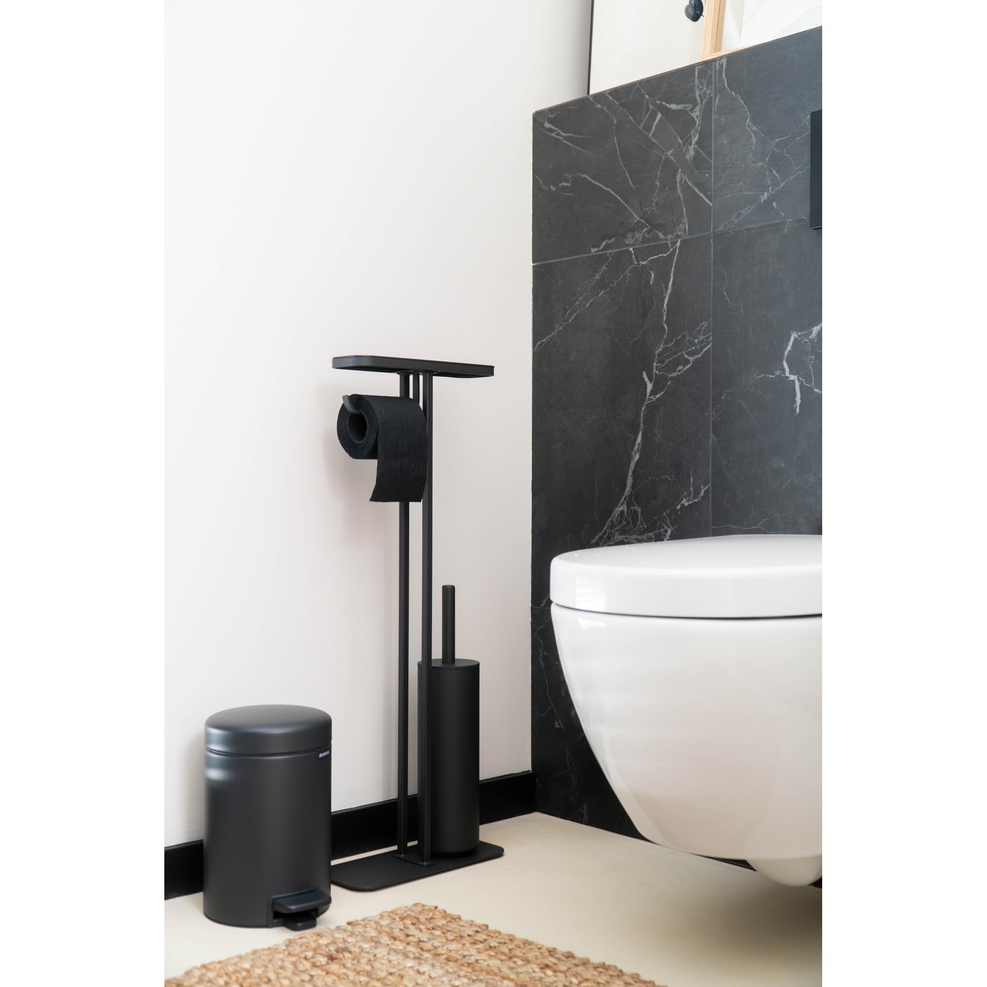 Brabantia - Mindset Mayordomo de Aseo - Estante de Baño, Portarrollos de Papel Higiénico & Escobilla de Inodoro Higiénica - Acero Resistente a la Corrosión - Gris Infinito - 75,5 x 12,5 x 29 cm