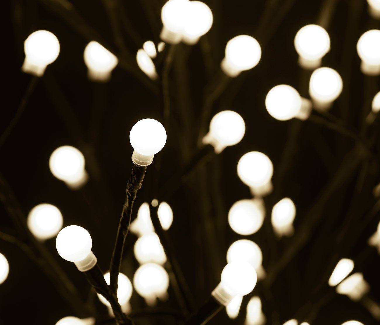 Lunartec LED Baum Solar: 2er-Set XL-Solar-LED-Lichterbäume mit je 200 beleuchteten Knospen (Lichter-Baum, LLED, Ostern)