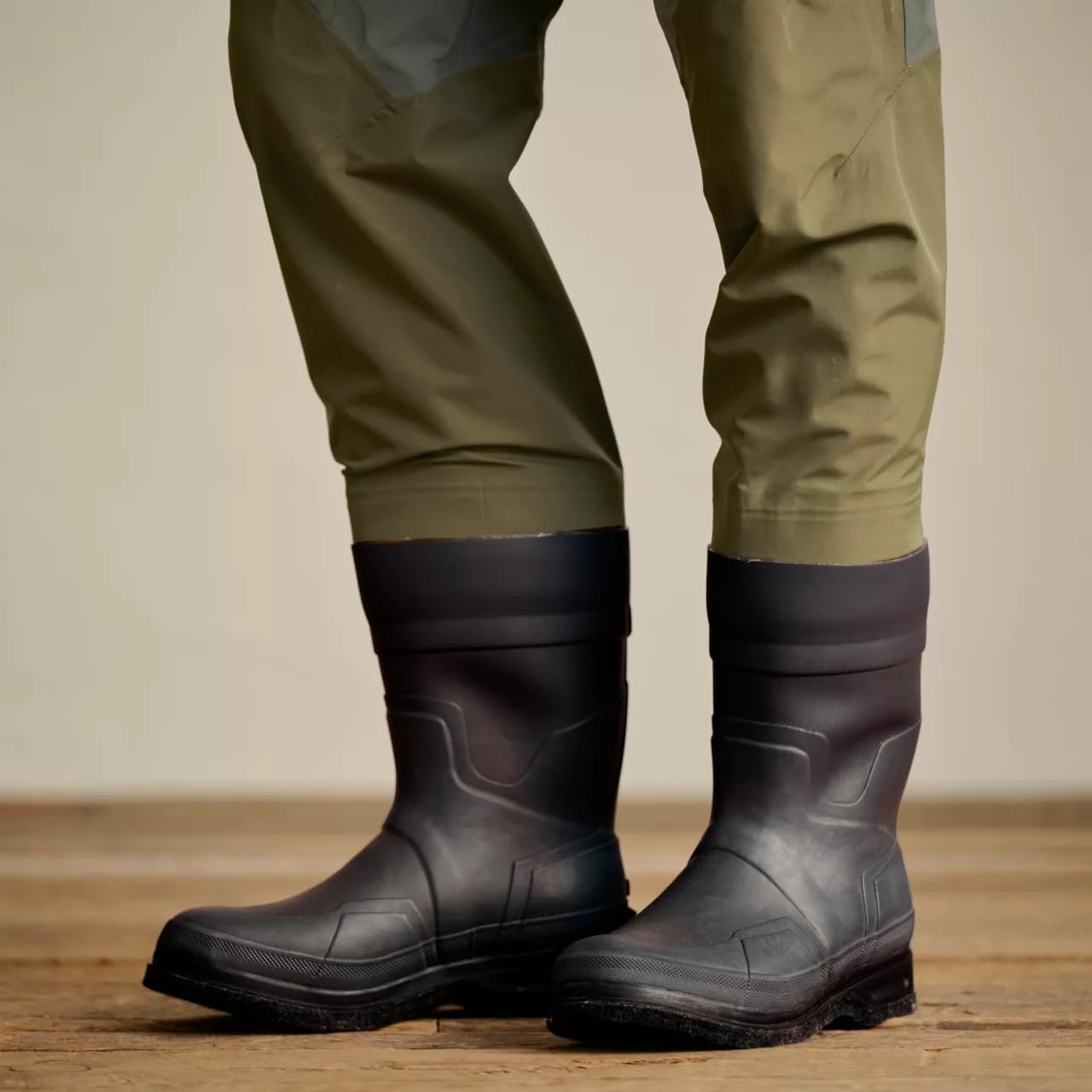 Orvis Clearwater Bootfoot Fly Fishing Waders - Modern Fit Chest Waders with Vulcanized Neoprene Felt Sole Wading Boots