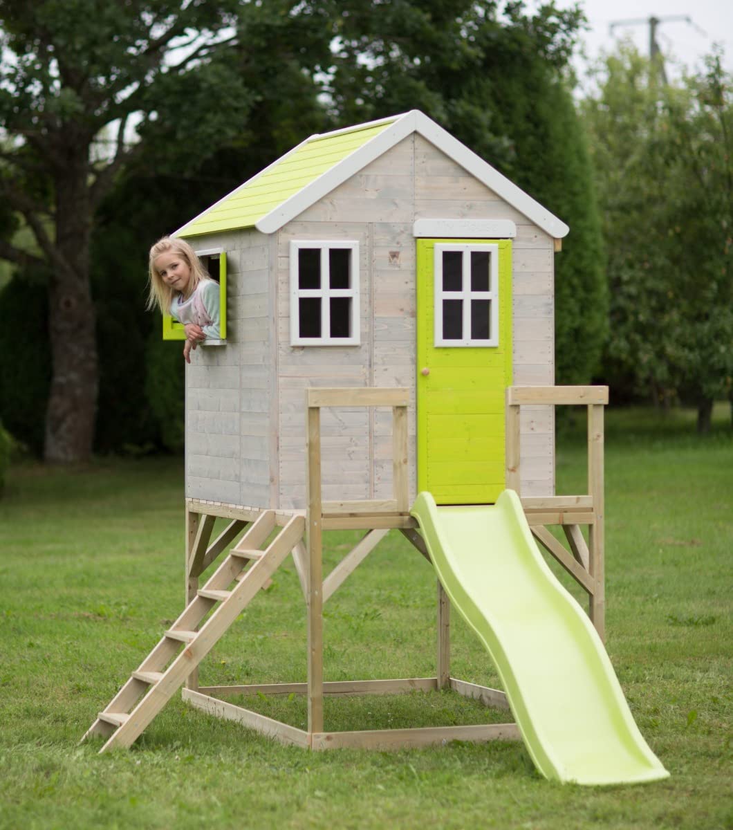 Kangui – Casa de jardín infantil exterior – Cabaña de madera con plataforma, tobogán y doble columpio – Techo impermeable – Verde y blanco