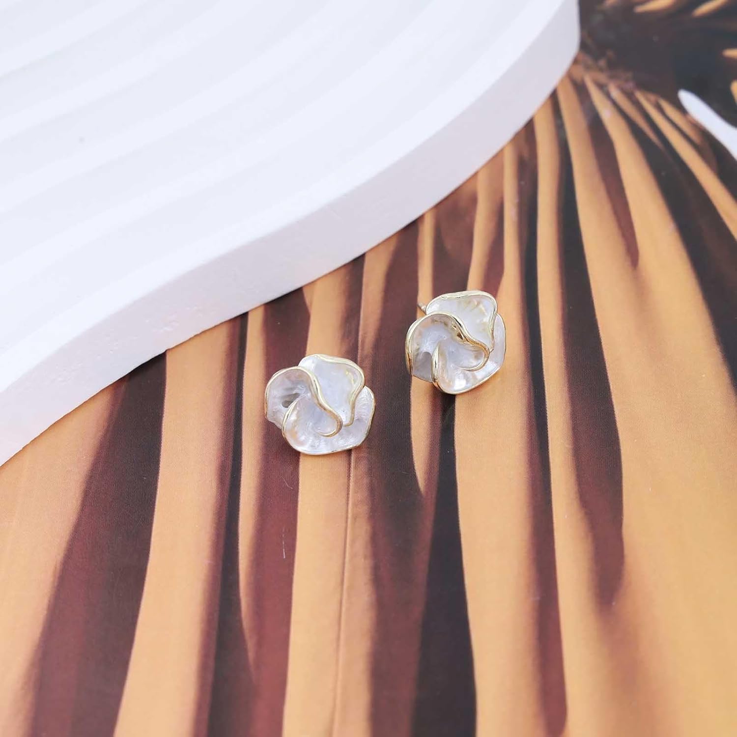 Boho Enamel Flower Earrings White Camellia Flower Earrings Gold Flower Stud Earrings Vintage Tiny Floral Earrings Jewelry for Women - Image 3