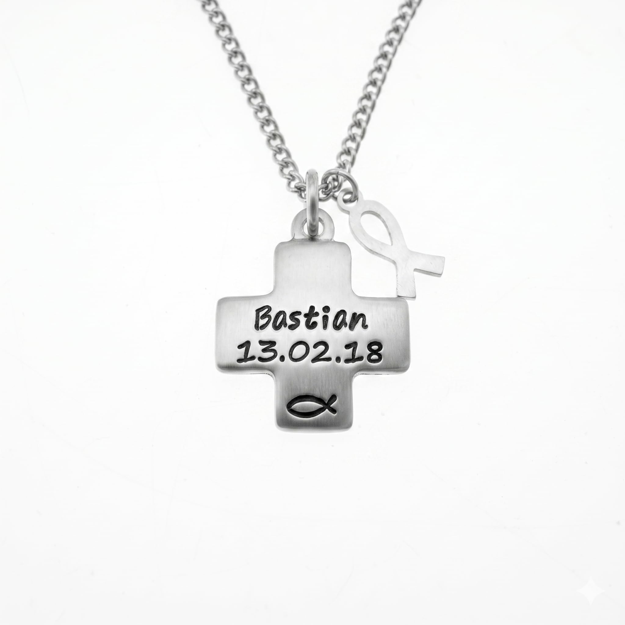 Personalisierte Taufkette mit Kreuz & Engel Anhänger aus Edelstahl – Kreuzanhänger mit Name & Datum Gravur – Individuelles Taufgeschenk für Jungen & Mädchen, Patenkind – Inkl. Wunschkette & Motiv