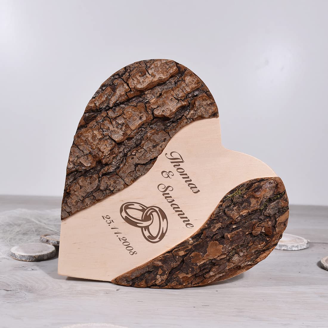 Baumscheibe aus Erlenholz mit Gravur - Hochzeitsdekoration - geeignet zur Hochzeit, Jahrestag und Valentinstag - perfektes Paar Geschenk - Liebe und Romantik - Frauengeschenk - Mann und Frau