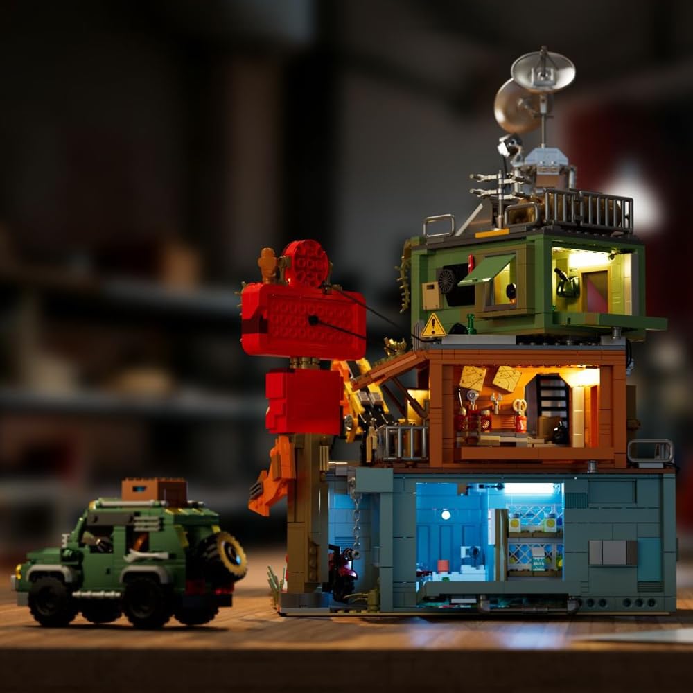 Doomsday Tankstellen-Baustein-Bauspielzeug, Straßenszenen-Serie Kreatives Haus, Dreistöckiges Gebäude mit Elementen wie weggeworfenen Containern und Alten mechanischen Armen.