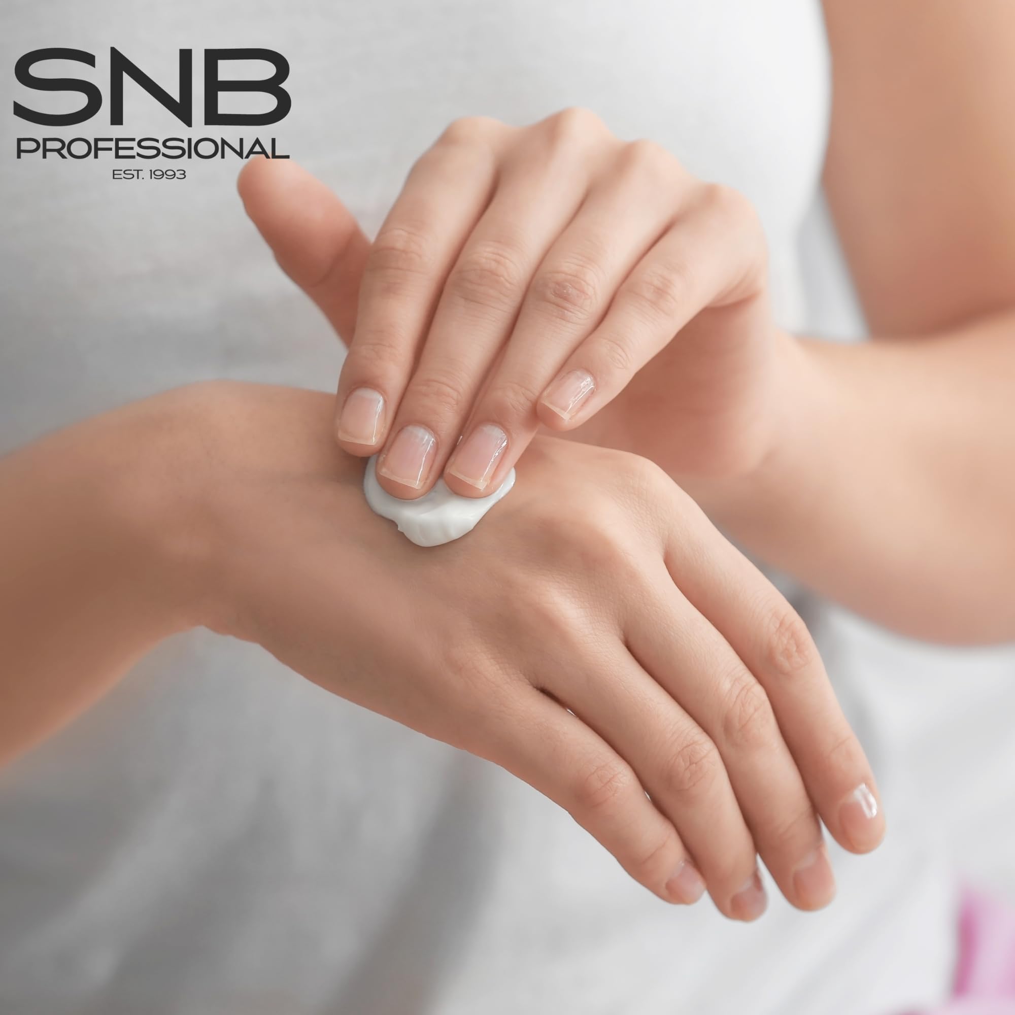 SNB Professional Crema Mani Guava 500 ml Formato Famiglia 91% Naturale | Crema mani alla guava formato famiglia da 500 ml, 91% naturale: idrata le pelli molto secche con karité, jojoba e urea