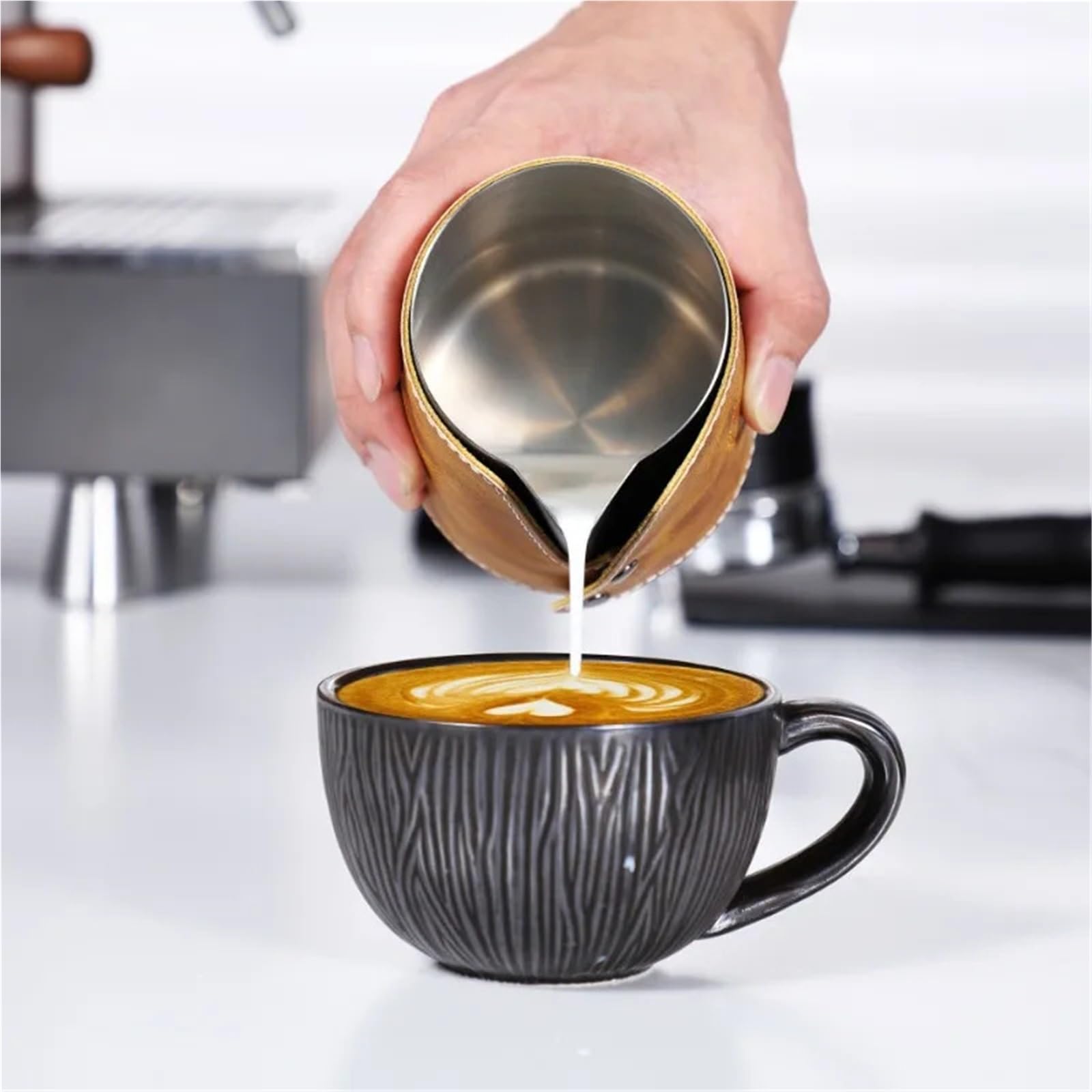 Taza de café con leche 450ML, tanque acero inoxidable, boca puntiaguda, taza espuma espesada, Estuche cuero, herramienta Barista Para Espumar(Black)
