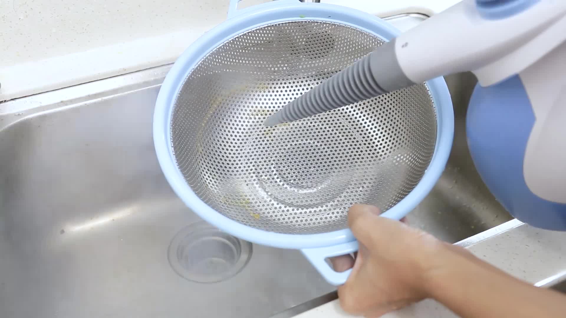 Amazon スチームクリーナー Isiler 高温洗浄機 ハンディクリーナー 大容量 10分間連続噴射 豪華アクセサリー12点セット 強力洗浄 洗剤不要 除菌 消臭 コンパクト 軽量 ひどい汚れに欠かせない 真ちゅう製ブラシ付き フローリング お風呂 キッチン Isiler スチーム