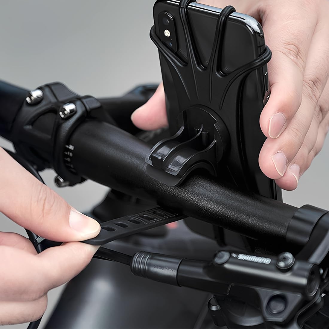 2 Pièces Porte Telephone Velo, Support Téléphone Velo Portable en silicone pour vélo, Rotatif à 360 °, Support de téléphone portable, Compatible avec iPhone SE/11/12/13/14Pro Max/X/XS MAX/8'' à 6,5''