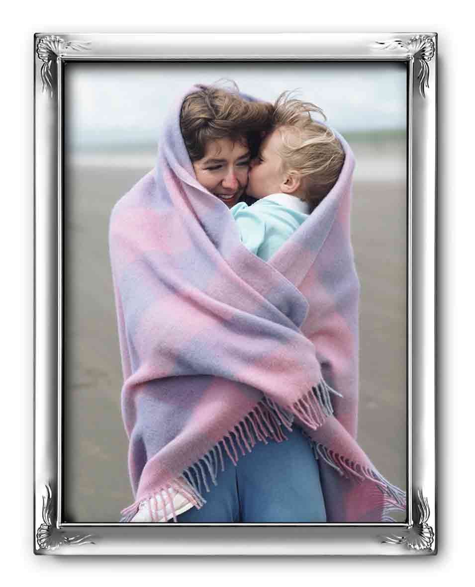 Isabel Cabanillas "Shell Picture Frame in Silver Plate for 4-Inch by 6-Inch Photograph