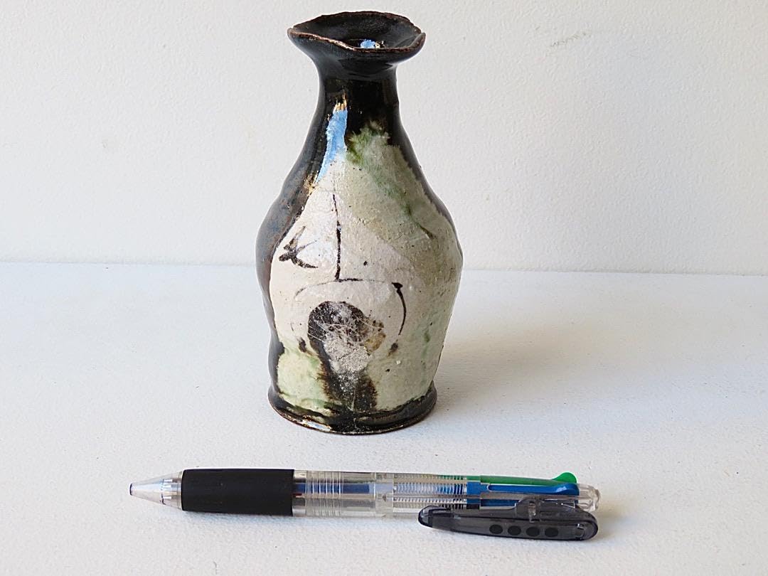 【値下げ】希少作★中島勝乃利『黒織部 徳利』【師：鯉江良二】 Amazon.co.jp: 値下︎作中島勝乃利引出し黒織部盌師：鯉江良二