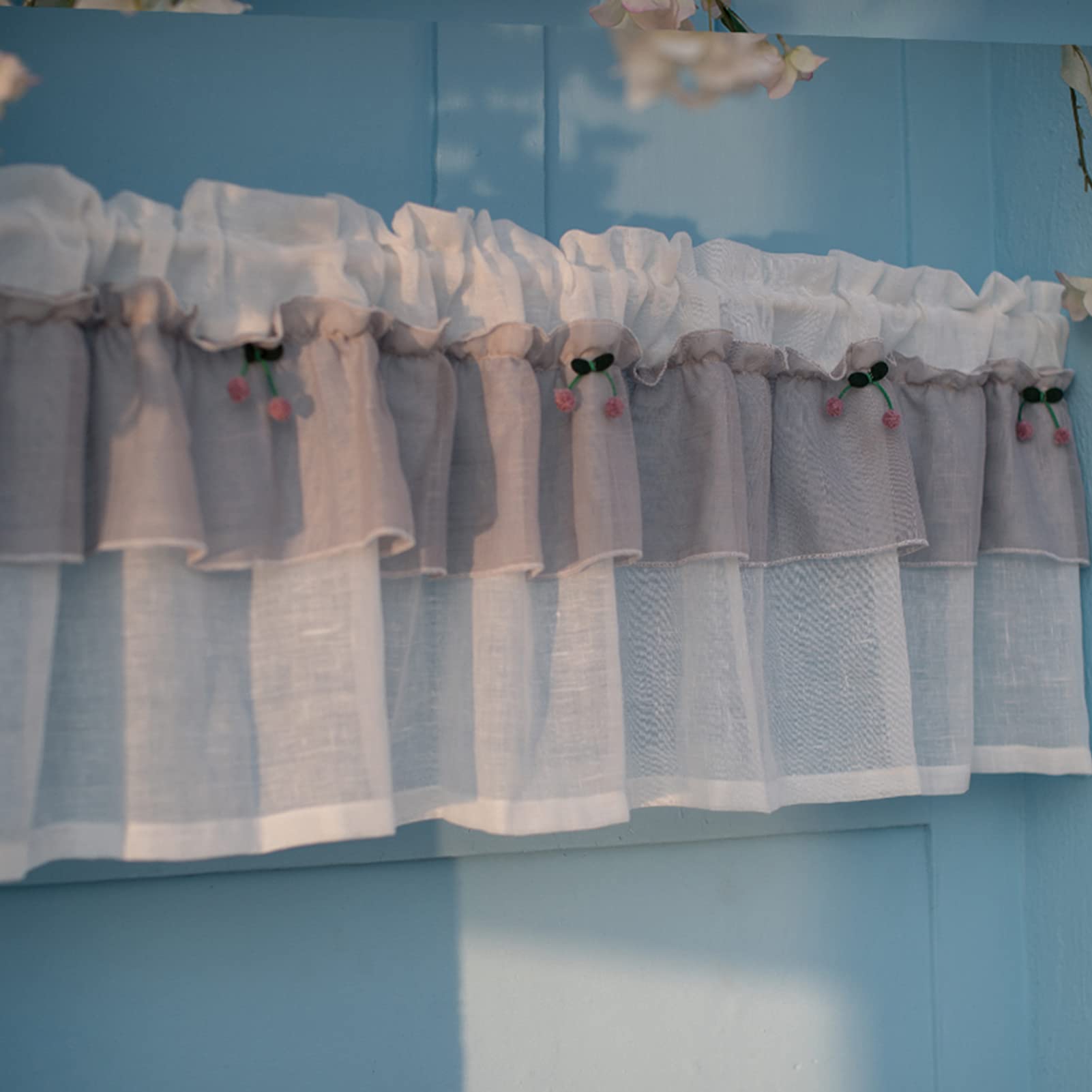 Cortinas de cocina estilo rural para crear un ambiente acogedor en tu balcón o taberna