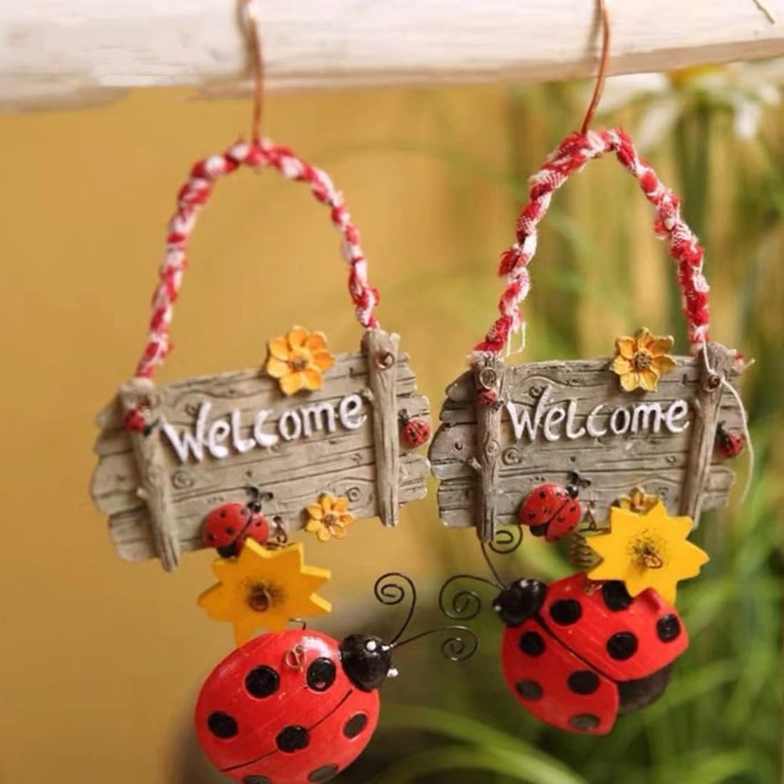 Cartello di benvenuto da appendere in confezione da 2, per interni ed esterni, decorazione per porta d'ingresso con coccinella per giardino di casa, pannello per porta personalizzato
