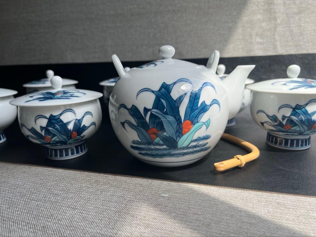 伊万里焼　畑萬陶苑　万年青　おもと　オモト　茶器揃　急須1点　蓋付き湯呑　6点 Amazon.co.jp: 伊万里焼 畑萬陶苑 万年青 おもと オモト 茶器揃 急須1