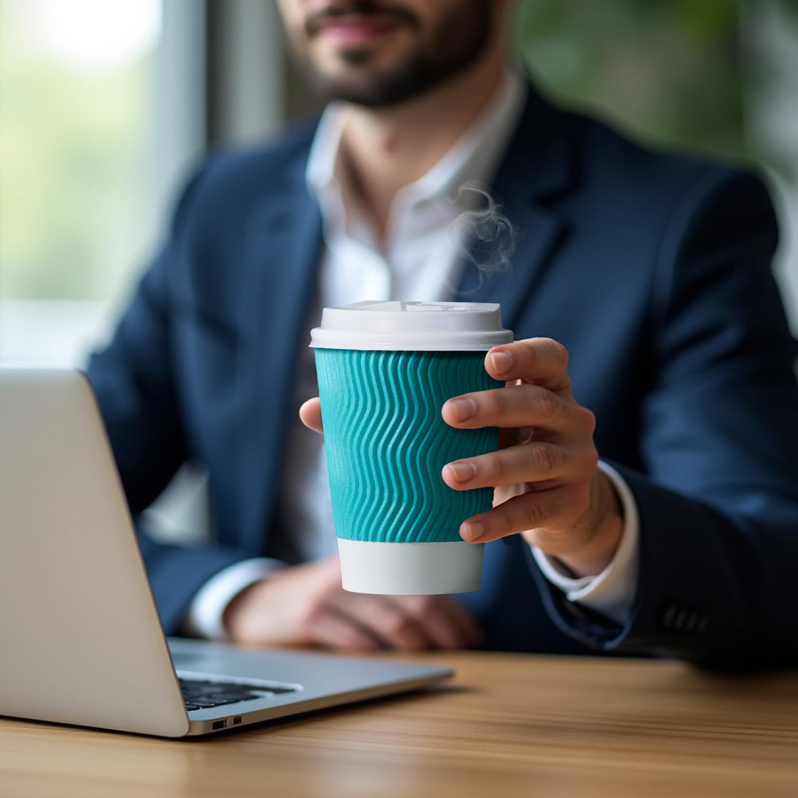 MATICAN Lot de 50 tasses à café en carton ondulé isotherme, jetables, avec couvercles, parois ondulées pour boissons chaudes ou froides, turquoise - 355 ml