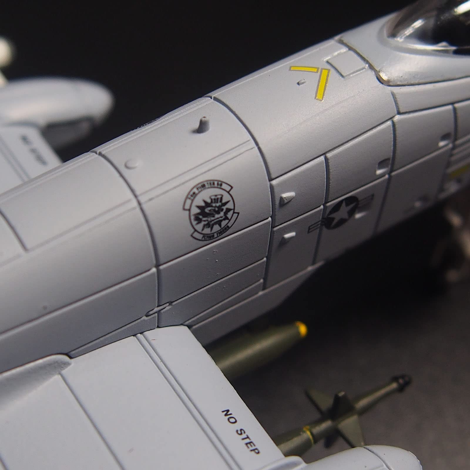 Modèle Réduit A-10 Avion D’attaque – échelle 1:100 En Alliage, Avec Support Métal – Collection Décoration