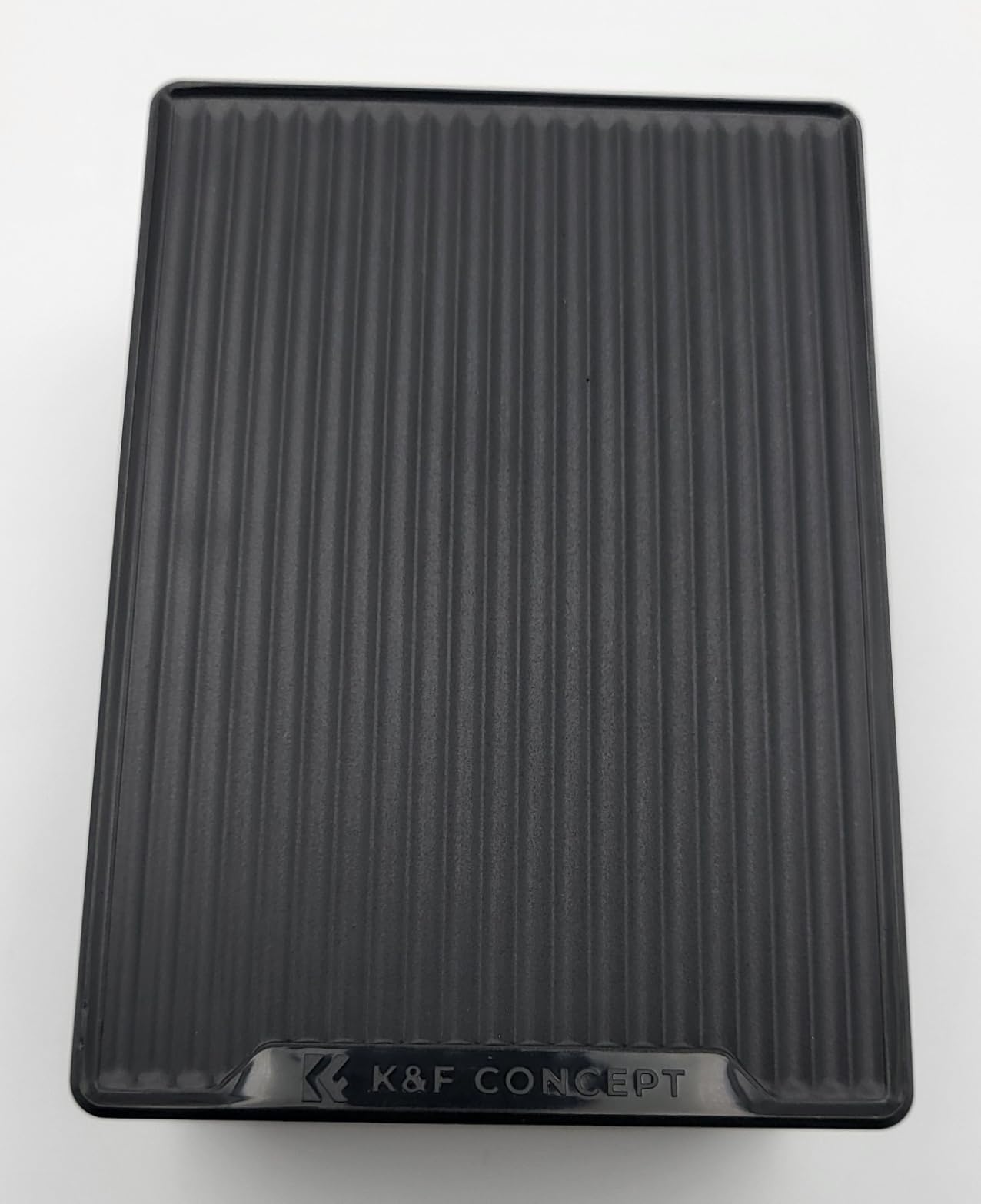 Den höga uteffekten på 100 Wh är idealisk för högpresterande enheter. Även perfekt för ångbrädor...