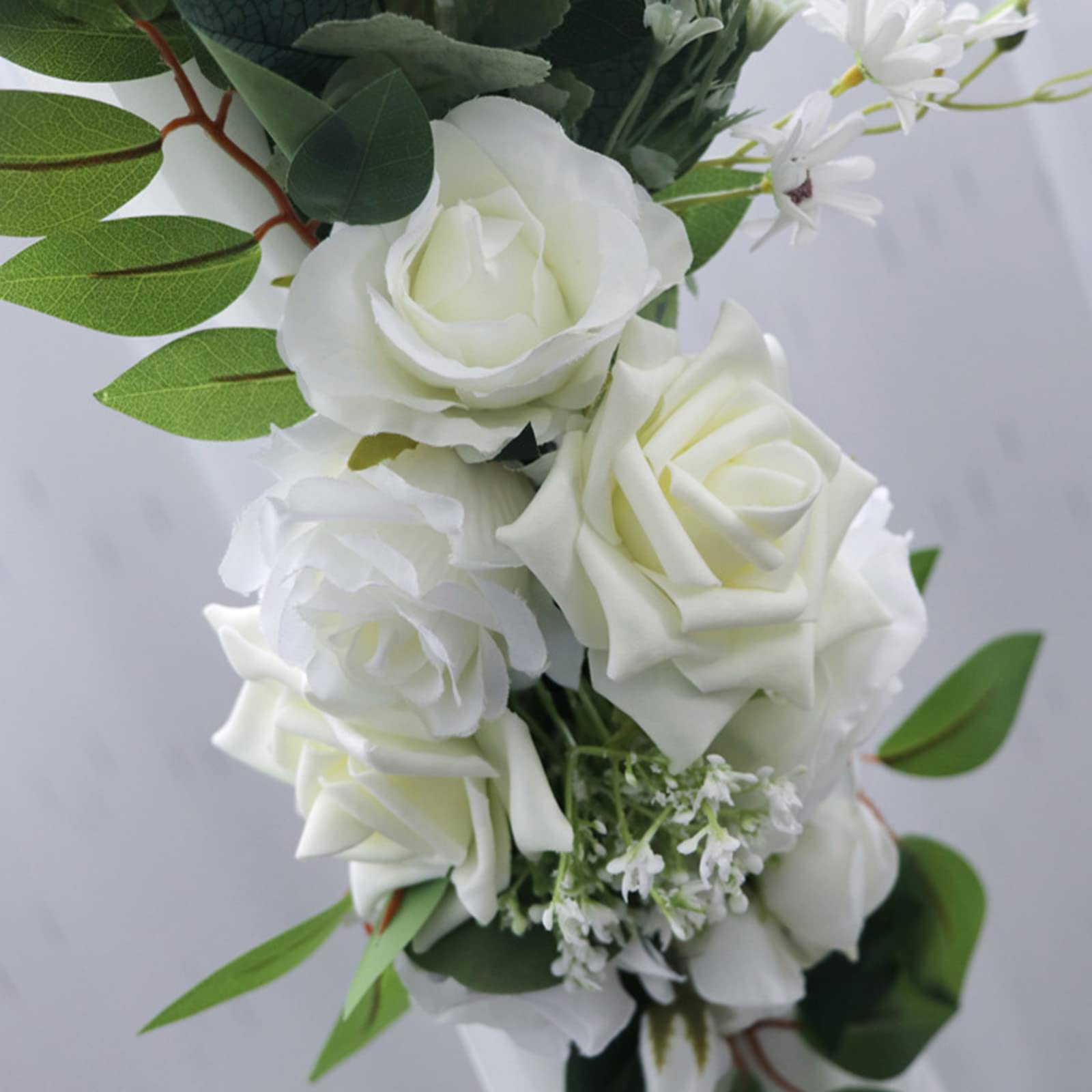 Set mit 2 Blumenbögen, weiße Rose, Pfingstrose, Gypsophila, Türkranz mit grünen Blättern, rustikale künstliche Blumengirlande für Zeremonie und Empfangsdekoration