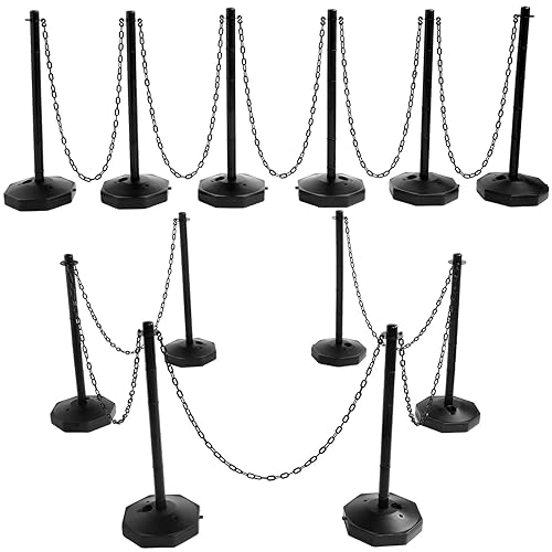 Paquete de 12 soportes de plástico, postes de cadena de plástico negro, barreras de control de multitudes con base rellenable, cadena de 5 pies,