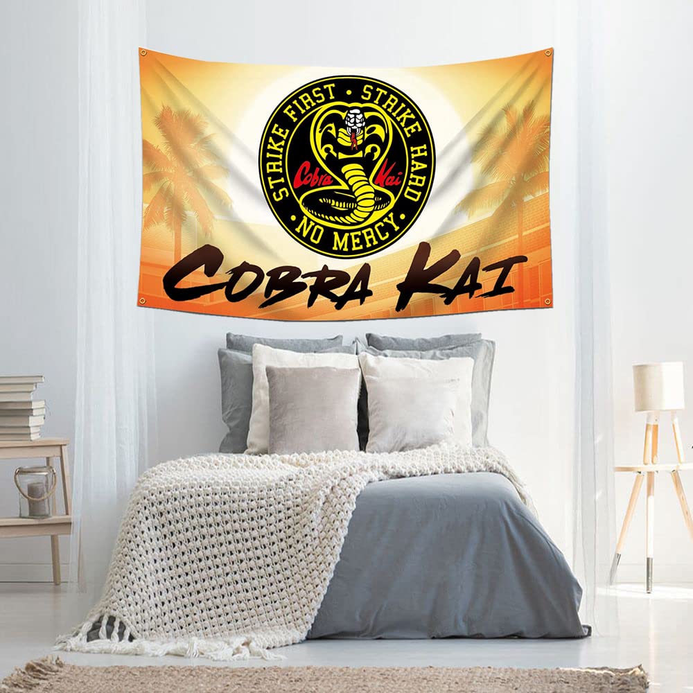 Flagge 'Strike First Hard No Mercy' – 90x150 Cm, Polyester, Für Karate-Fans, Zimmerdeko & Partys