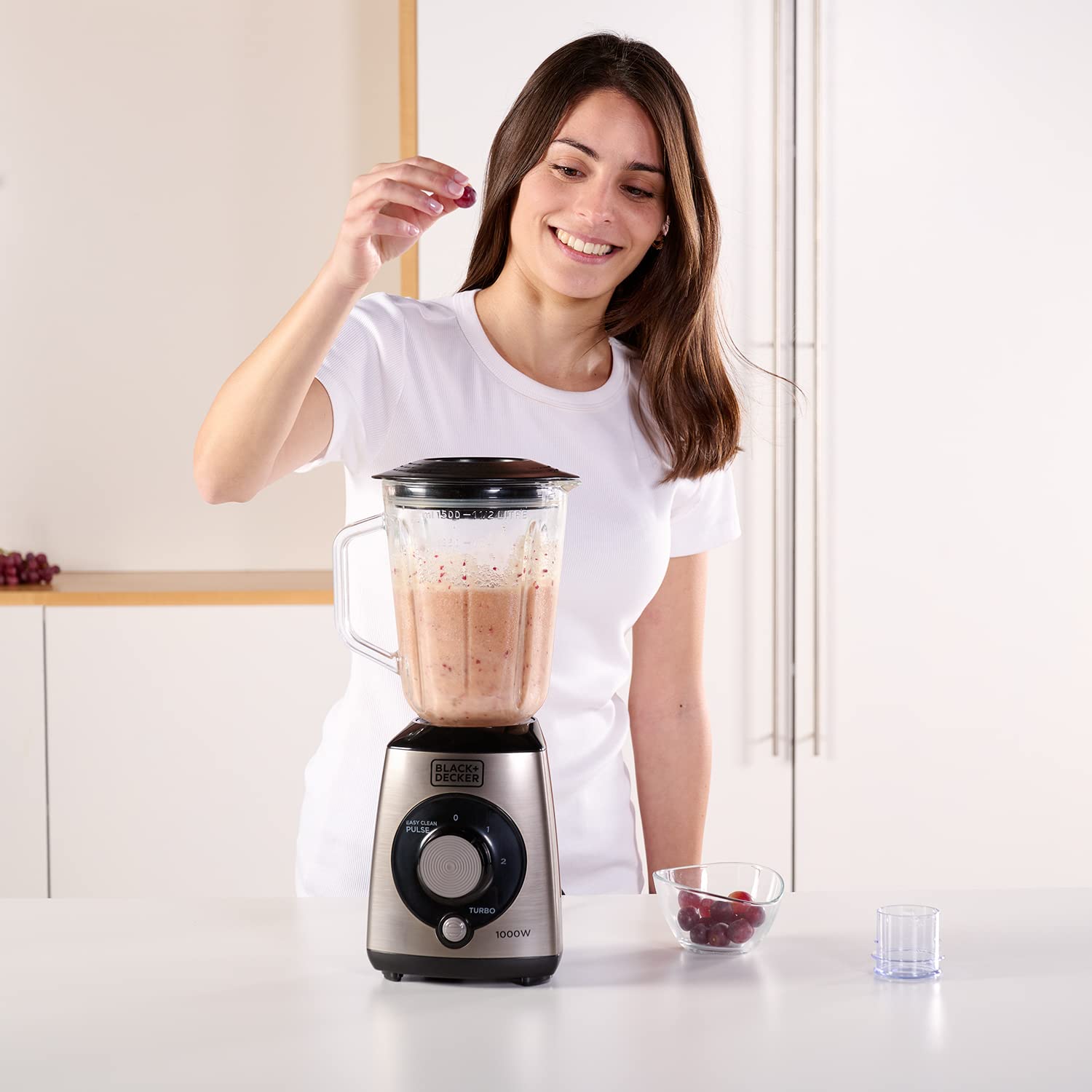 BLACK+DECKER BXJB1000E – Batidora De Vaso 1000W | Jarra Cristal 1.5L | 2 Velocidades + Pulse | 4 Cuchillas Inox | Pica Hielo | Función Turbo | Negro/Gris