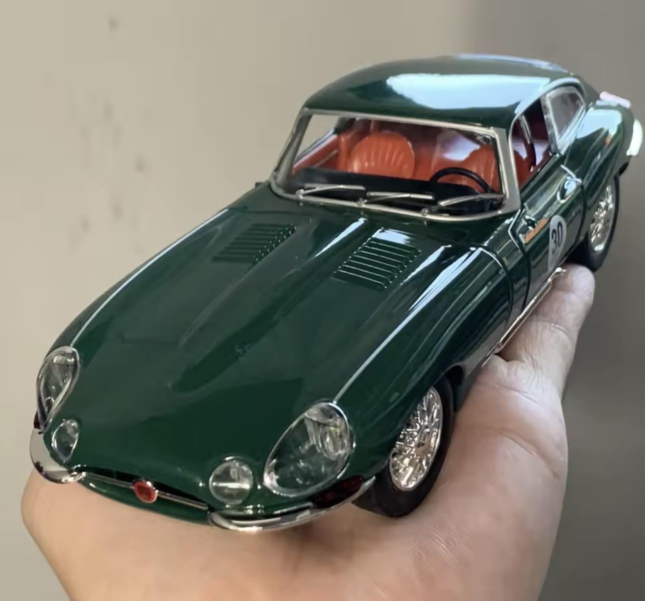 1:24 Jaguar E-Type High Simulation Alloy Vehicle Miniatures Excellent Room Decor Home Interior Decoration GREEN