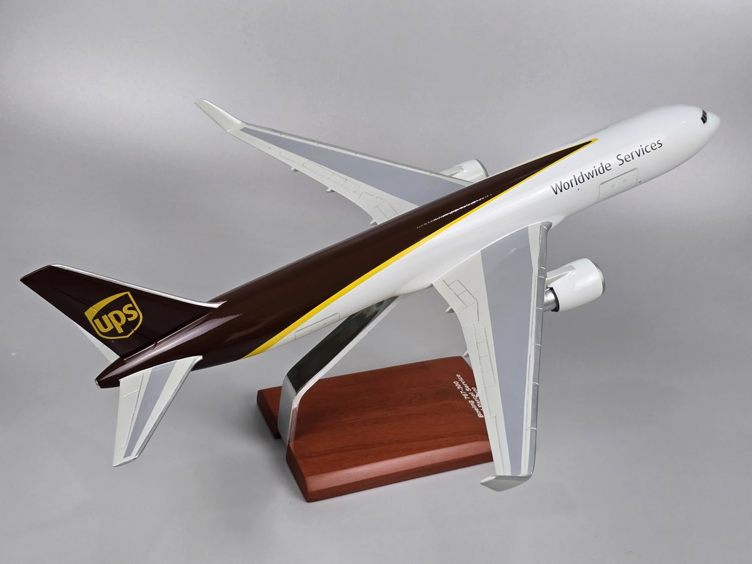 Amazon.com: Boeing 767 767-300 UPS United Parcel Service Cargo