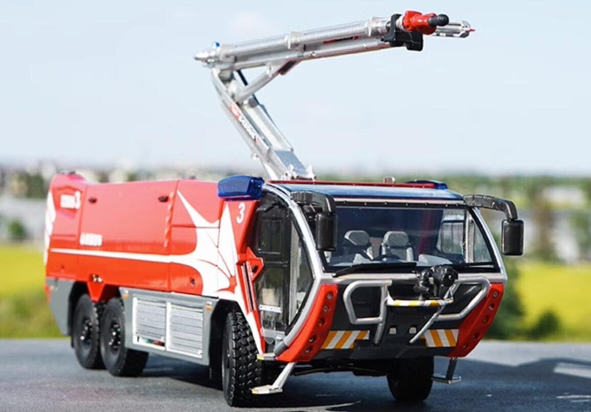 Amazon | △ 1/43 CARMICHAEL COBRA3 くうこう消防車 r | ミニカー