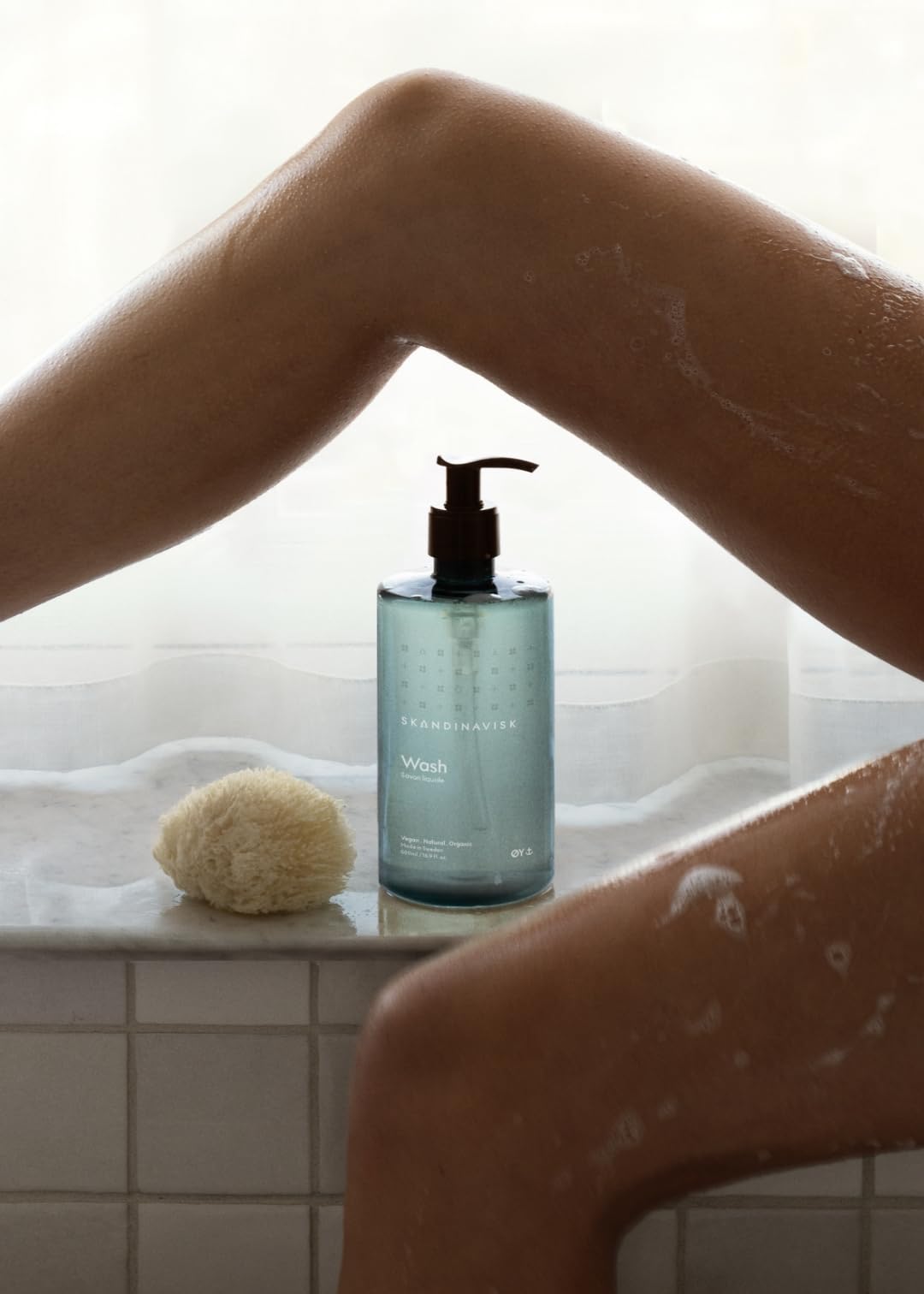 Skandinavisk diameter Y ‘Island' Hand & Body Wash, Scent notes: Crabapple and dog rose, water mosses and green leaves, 500 ml - Image 4