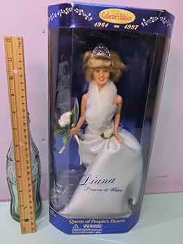 ダイアナ妃人形 Amazon.co.jp: プリンセス ダイアナ妃 フィギュア人形 英国王室