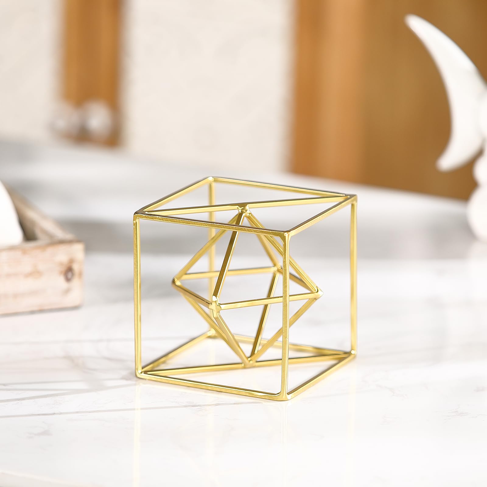 Amazon.co.jp: YiLifebes ゴールドメタル幾何学彫刻オーブ、4.75インチ