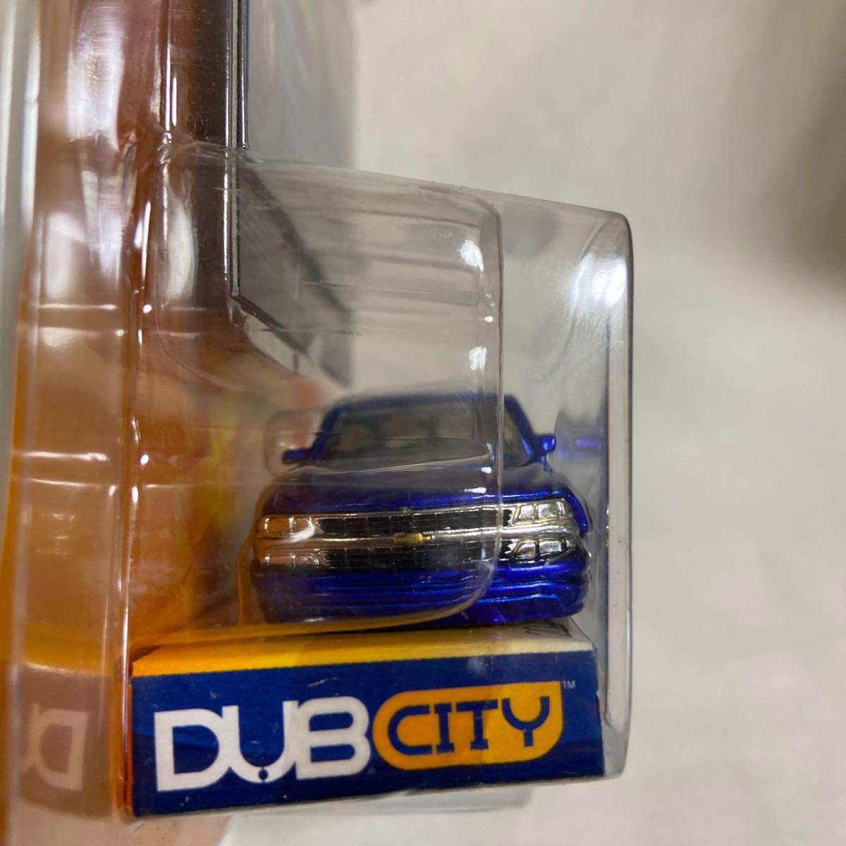 Amazon | 未開封 Jada toys 1/64 2000 CHEVY SUBURBAN ブルー