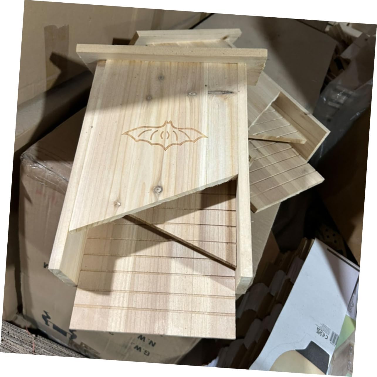 MERRYHAPY Bat Bat House for Courtyard Weather-Resistant Easy to Install and Maintain Handmade Design for Backyard Use