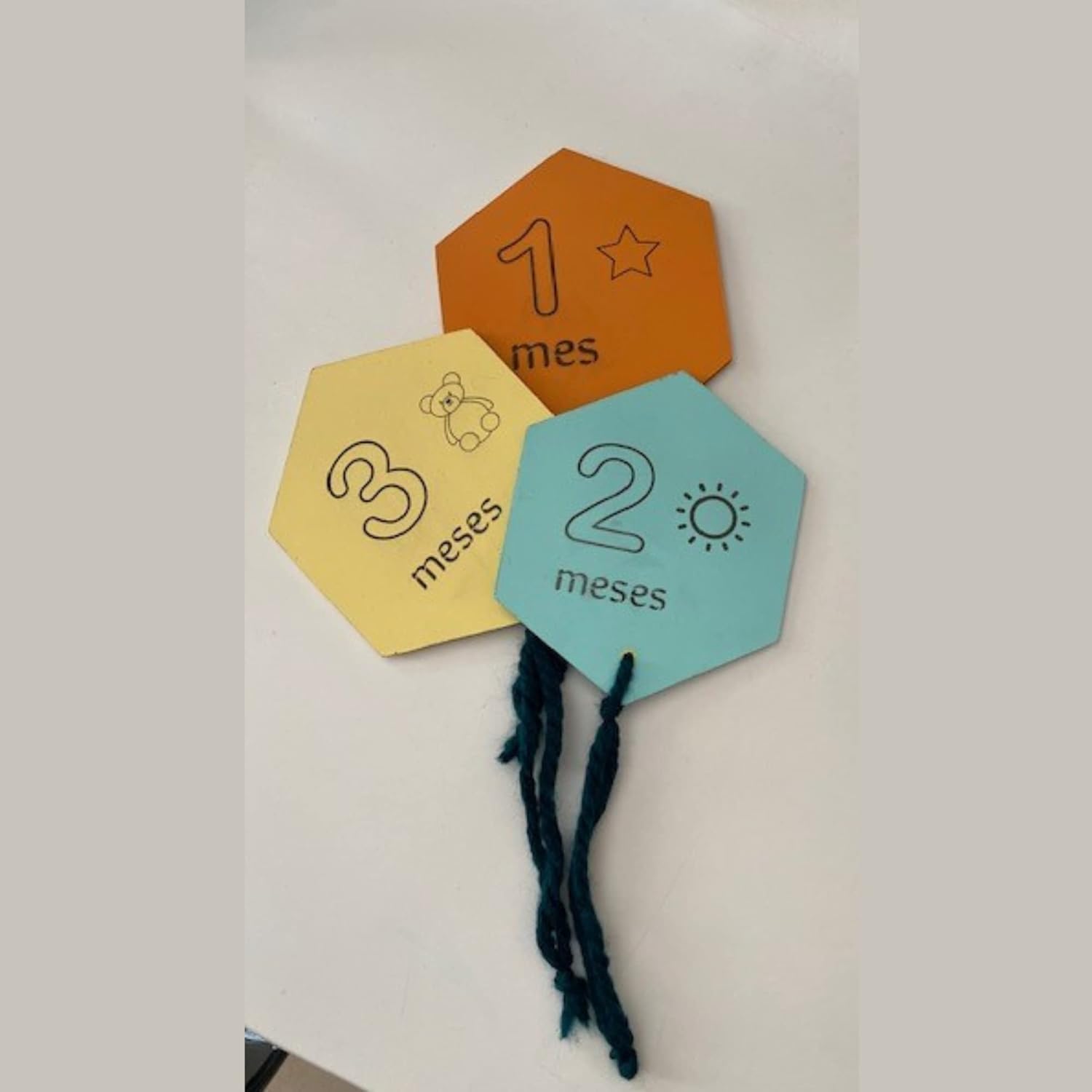 Tarjetas Meses Bebe en forma de Globos Grabado Laser Ambas Caras- Globitos Decorativos Para Reportaje Fotográfico Bebe (COMETA B)