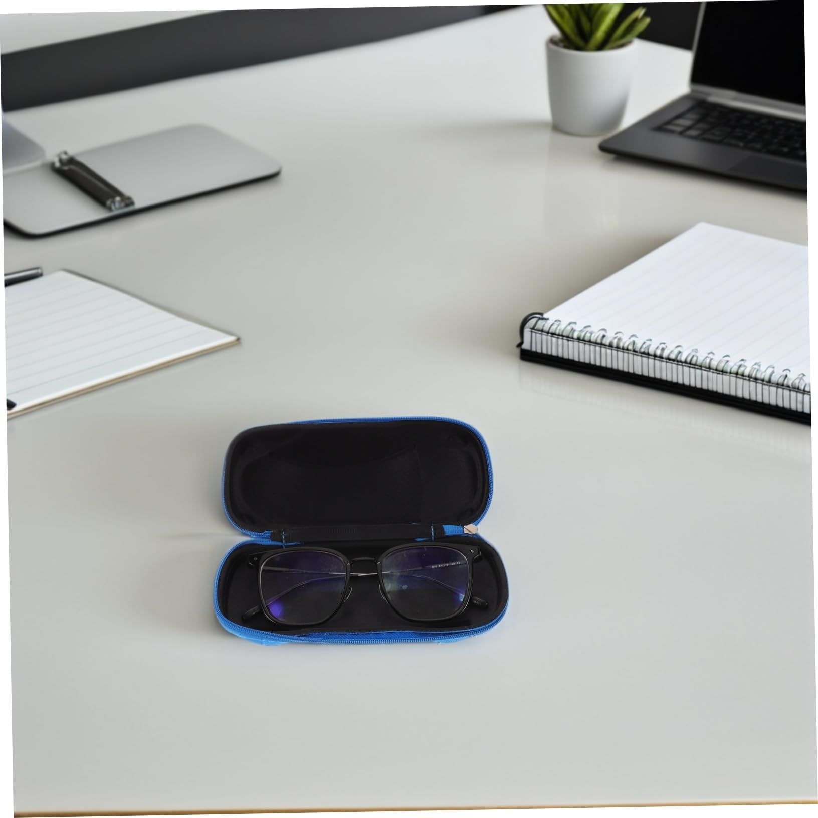 Ipetboom Estuche Portátil y Colorido para Gafas de Sol con Forma de Coche para Niños Resistente Presión Adecuado para Viajes y Uso en Mochila