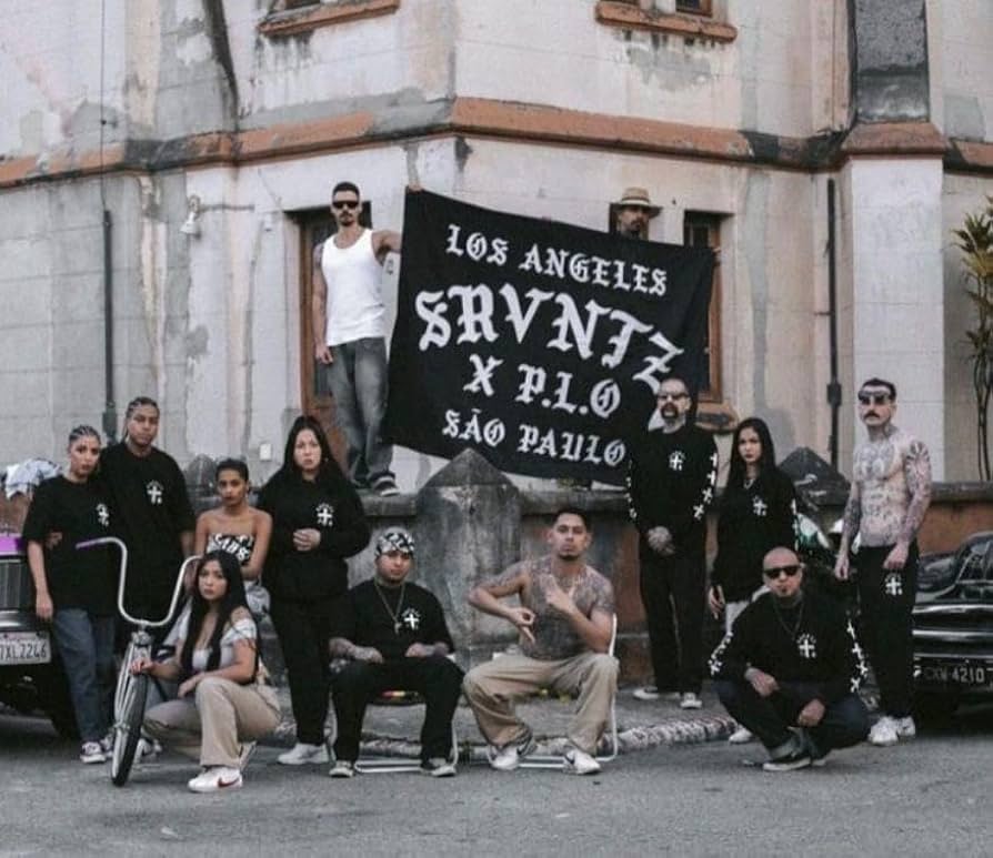 【SRVNTZ✙サーヴェンツ】He is ALIVE /ロンT S 黒 Amazon.co.jp: SRVNTZ✙サーヴェンツHe is ALIVE ロンT S 黒