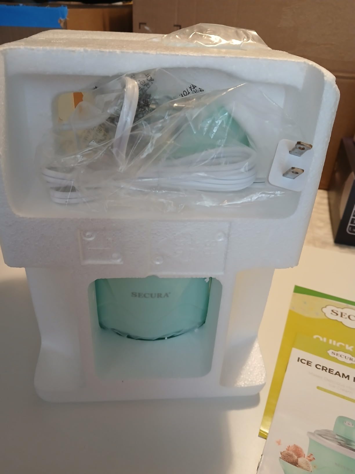 Step 2: Turn on the power switch to start the machine.