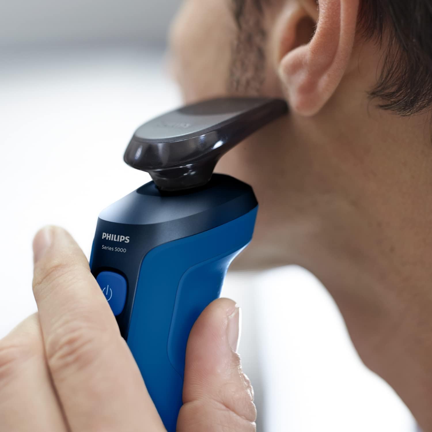Philips Series 5000 Elektrischer Rasierer für Herren, Nass- und Trockenrasierer, Leistungsstarke & sanfte Rasur, SteelPrecision-Schersystem, flexible 360° Scherköpfe, 60 Min. Laufzeit (S5466/18)