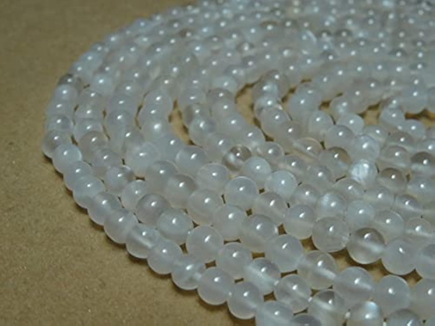 Pierre de lune blanche en fil de perles 4-5 mm lisses pour fabriquer un cadeau unique