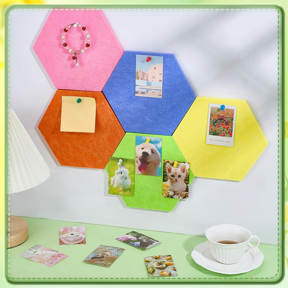 20 Stück sechseckige Kork Pinnwandplatten 5 Farben selbstklebende Filzplatten mit 100 Reißzwecken Filz Kork Pinnwand für Haus Schule Büro Konferenzräume Wanddekoration und Ausstellung