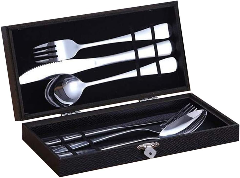 set di argenteria per 6 con coltelli da bistecca