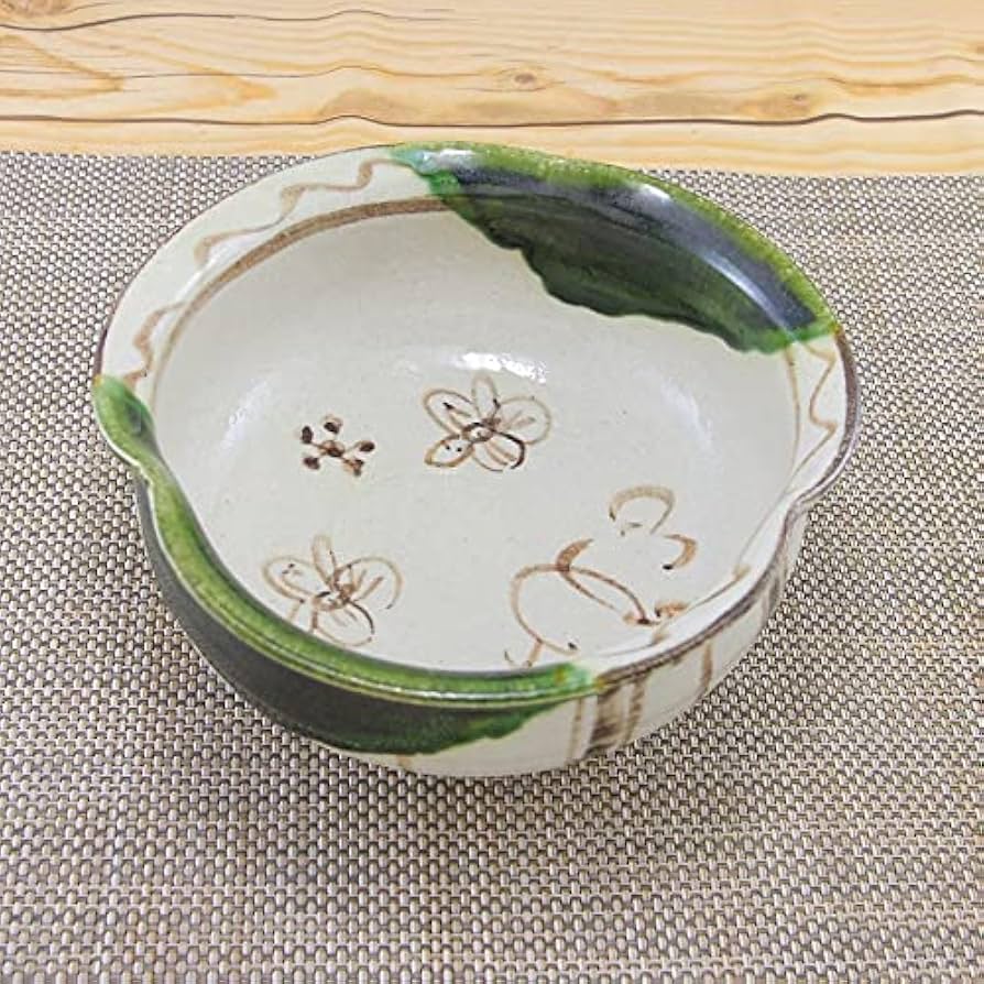 織部焼　鉢5客 Amazon.co.jp: 鉢 瀬戸焼 織部花5寸鉢 中島塩草 塩草窯 花柄