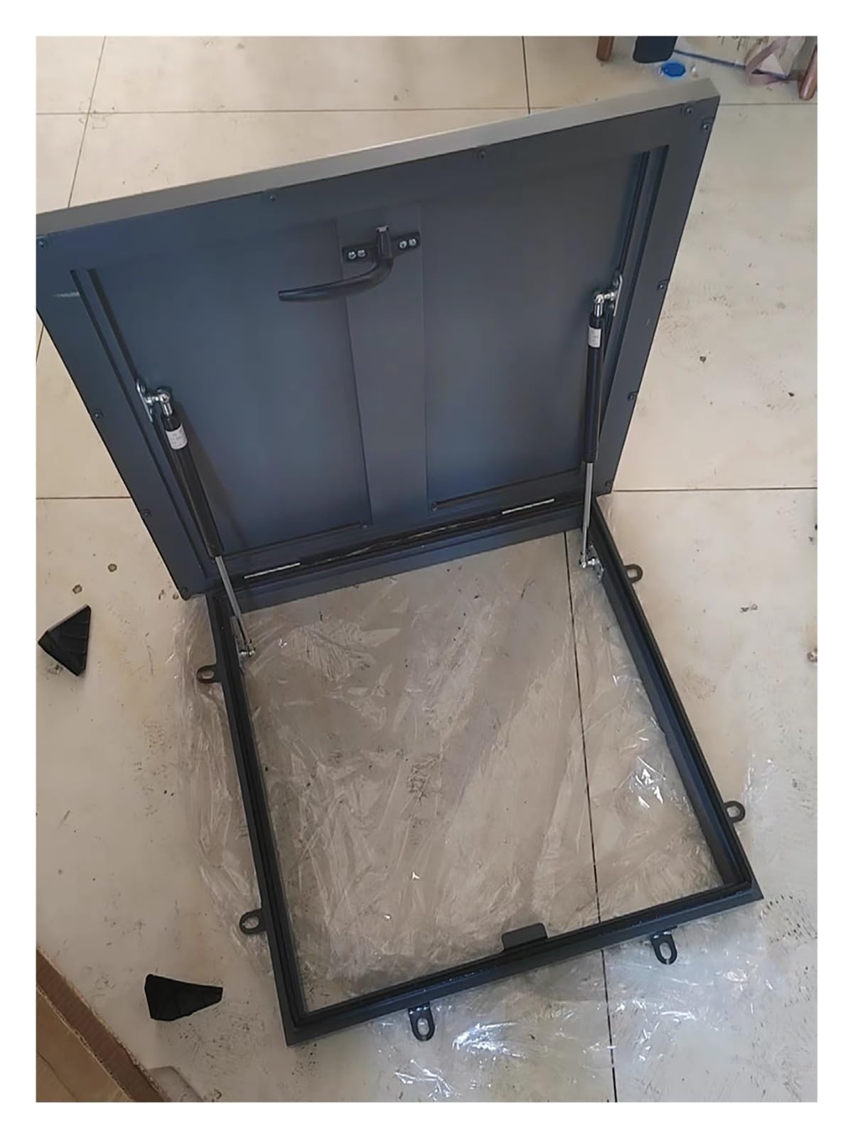 Trampilla de acceso a techo para evitar goteras con tapa de pozo plana