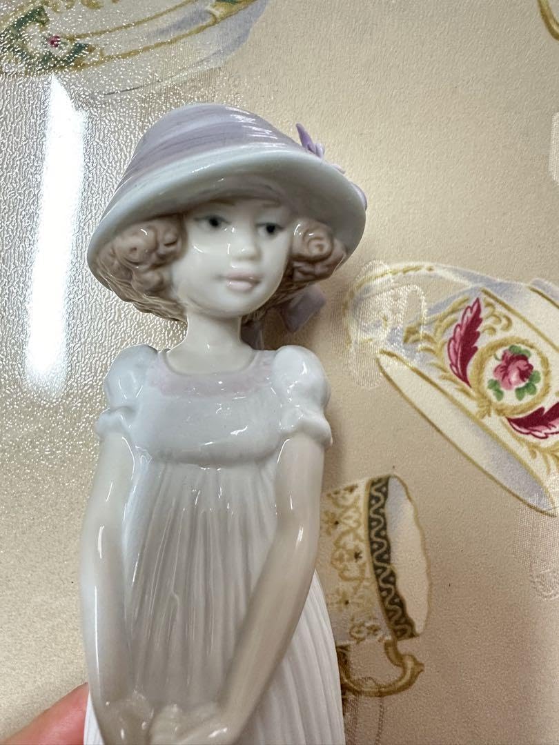 Amazon.co.jp: LLADRO リヤドロ 幼い貴婦人箱付き : ホーム＆キッチン
