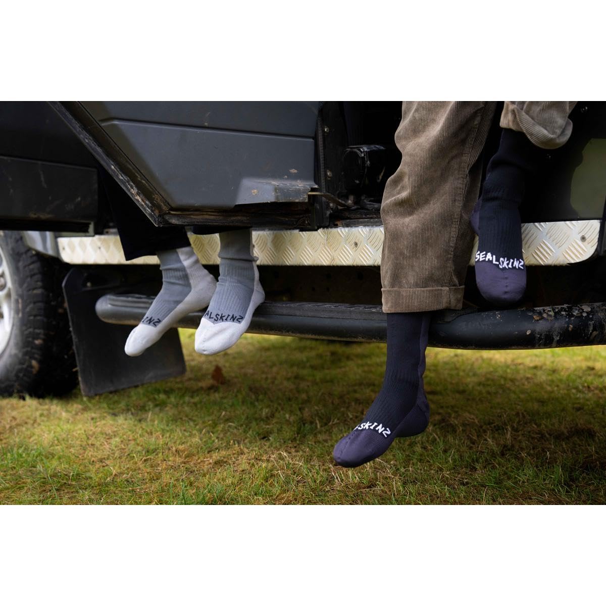 Sealskinz Starston Waterproof Cold Weather Mid Length Sock Black/Grey Unisex SOCK