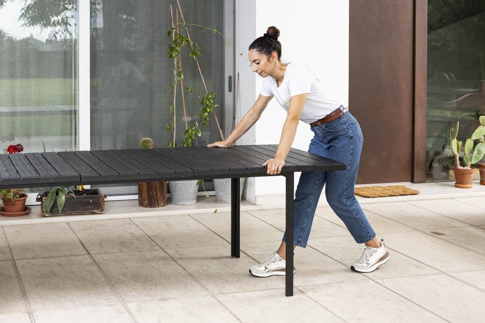 SIEDITI FUORI E DENTRO Mesa de exterior/jardín extensible 180/240 x 90 cm con patas de acero y tapa de polietileno efecto madera, hasta 10 personas Thomas XL (antracita)